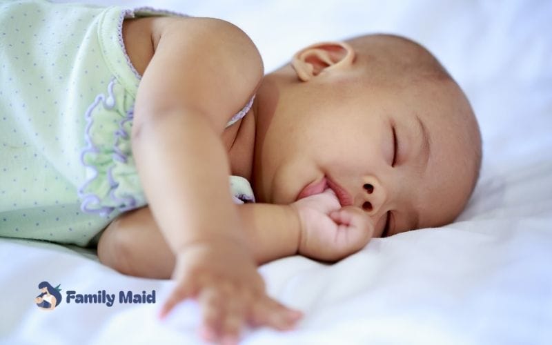 Lịch sinh hoạt của bé 5 tháng tuổi theo EASY