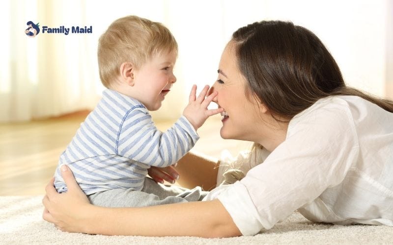 Cách chơi với bé 3 tháng tuổi
