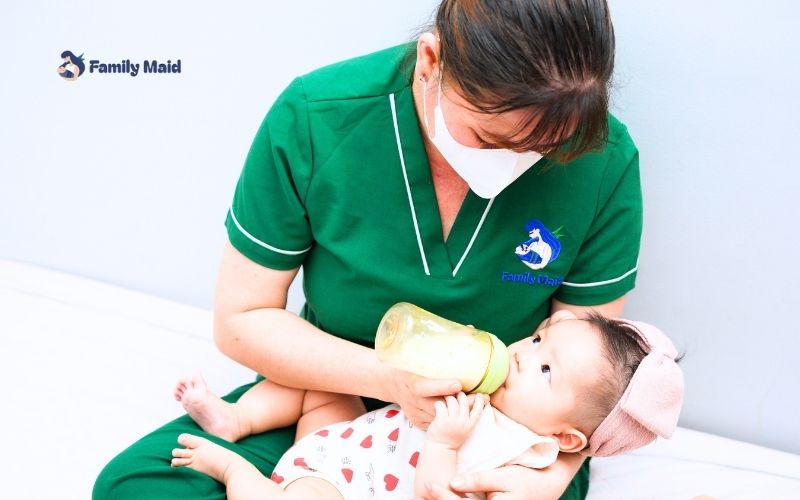 Cho trẻ bú sữa mẹ thường xuyên nhưng vì lý do nào đó bất khả kháng thì có thể cho bé uống sữa công thức để cấp nước Cho trẻ bú sữa mẹ thường xuyên nhưng vì lý do nào đó bất khả kháng thì có thể cho bé uống sữa công thức để cấp nước