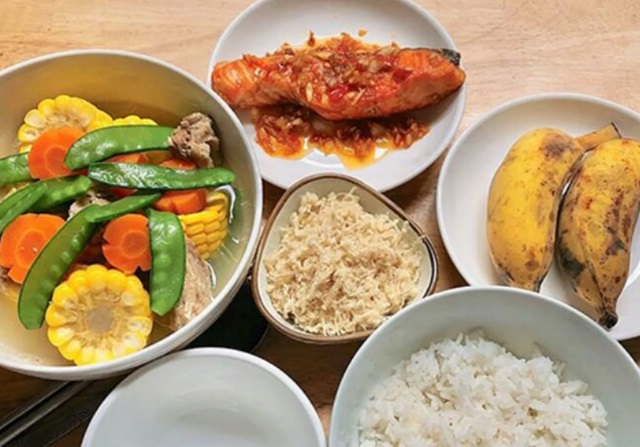 Mẹ nên chia nhỏ các bữa ăn để tiêu hóa dễ dàng hơn