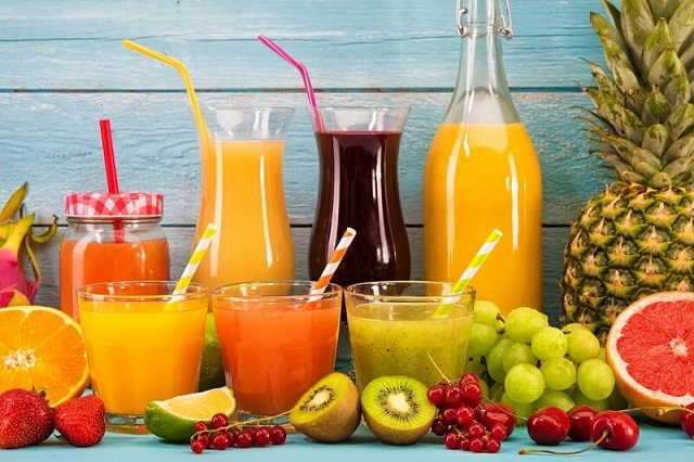 Nước ép từ các loại trái cây, rau củ cũng rất tốt cho mẹ mới sinh
