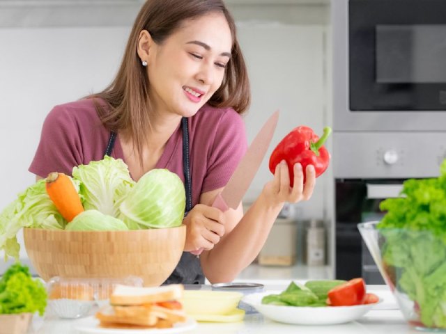 Mẹ sinh thường có thể ăn hoa quả sau sinh khoảng 3 ngày

