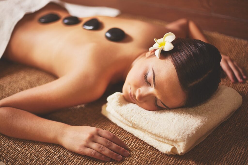 Có nên massage sau sinh tại nhà?
