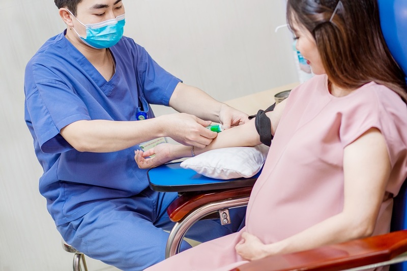 Mẹ bầu nên tham khảo chỉ định của bác sĩ trước khi nhịn ăn để đảm bảo an toàn Mẹ bầu nên tham khảo chỉ định của bác sĩ trước khi nhịn ăn để đảm bảo an toàn