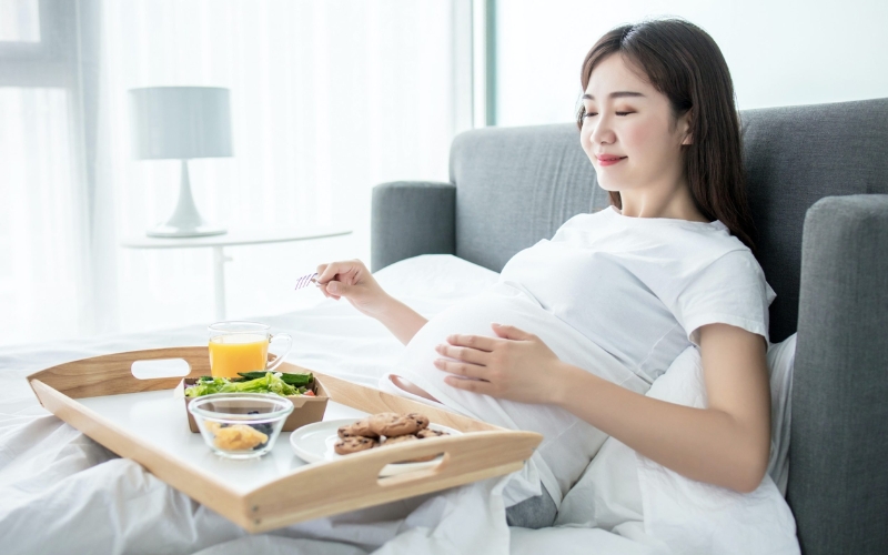 Đăng ký tư vấn dinh dưỡng thai kỳ chuyên sâu cùng Familymaid Mẹ bầu nên chia nhỏ bữa ăn và ăn đủ chất, không dư thừa