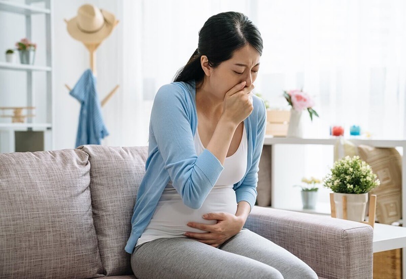 Tuần thai 15, mẹ bầu thường cảm thấy dễ chịu hơn nhưng vẫn có thể gặp một số thay đổi về cảm xúc và triệu chứng sinh lý