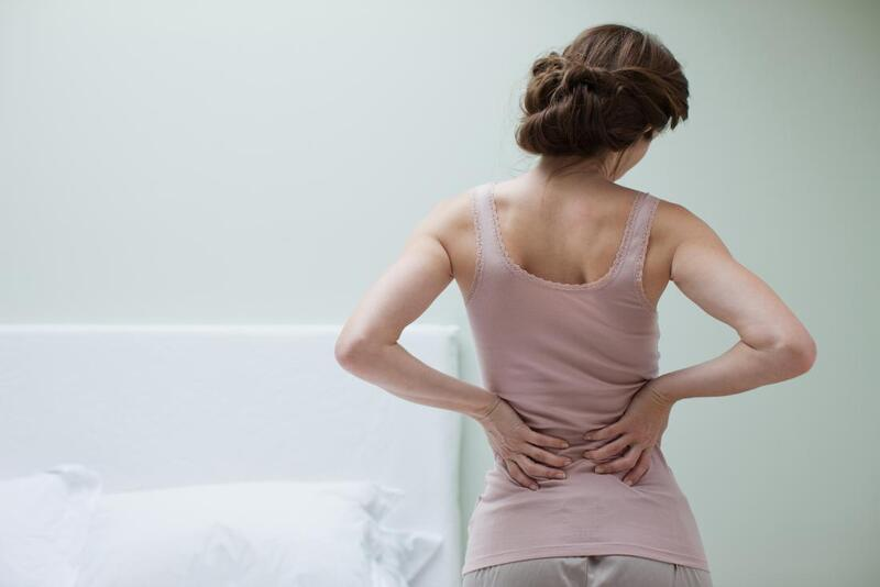Đau lưng kèm sốt hoặc tiểu buốt cần thăm khám ngay Đau lưng kèm sốt hoặc tiểu buốt cần thăm khám ngay