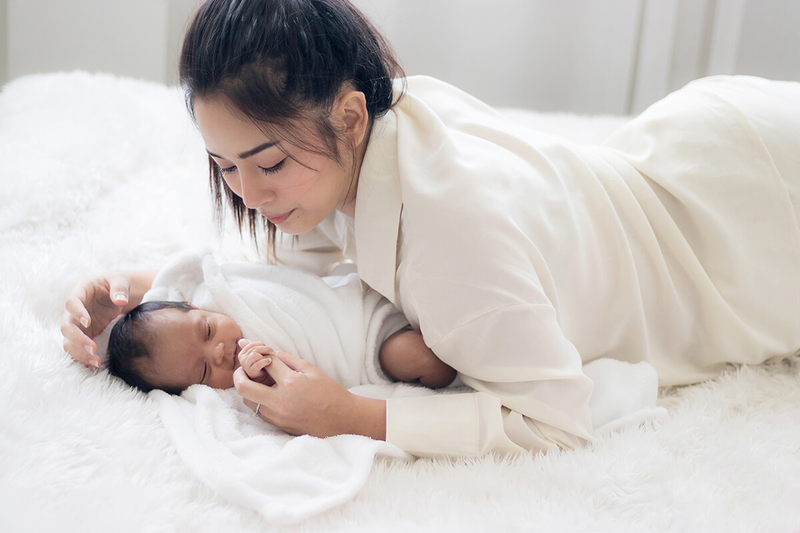 Bà bầu có được đi thăm bà đẻ không? Giải đáp chi tiết